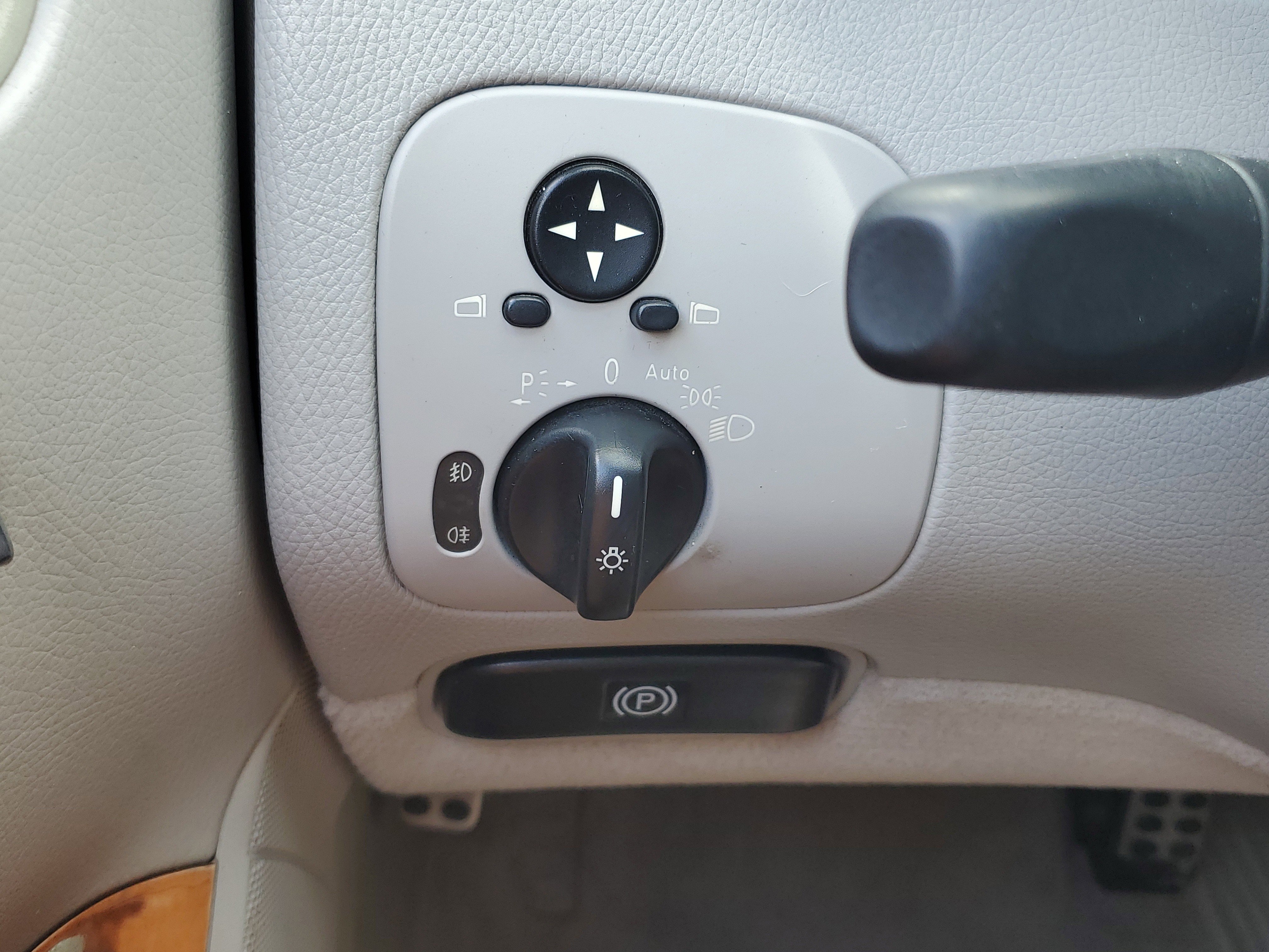 Used 2005 Mercedes-Benz CLK 320 Cabriolet image 17