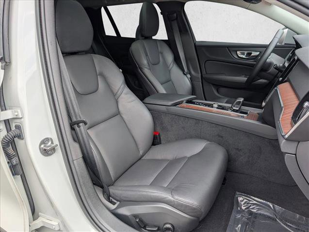 Used 2025 Volvo V60 B5 Cross Country Plus image 22