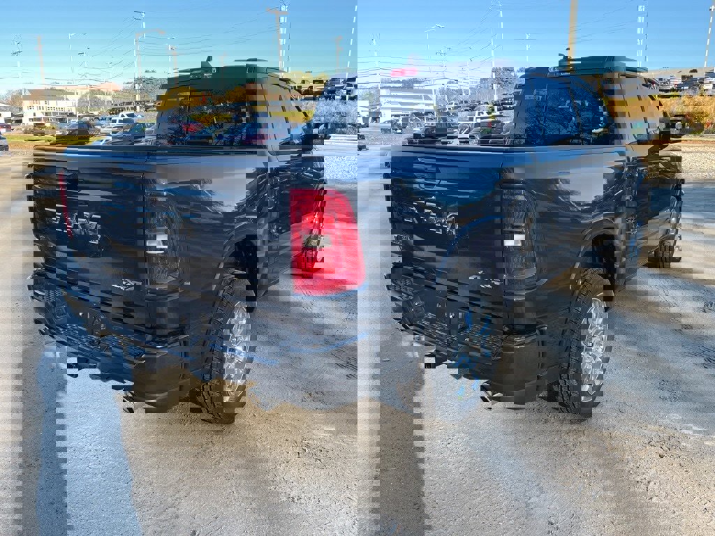 New 2026 RAM 1500 4x4 Crew Cab image 7