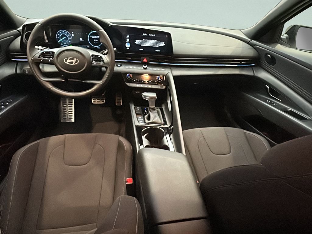 Certified 2025 Hyundai Elantra SEL image 18