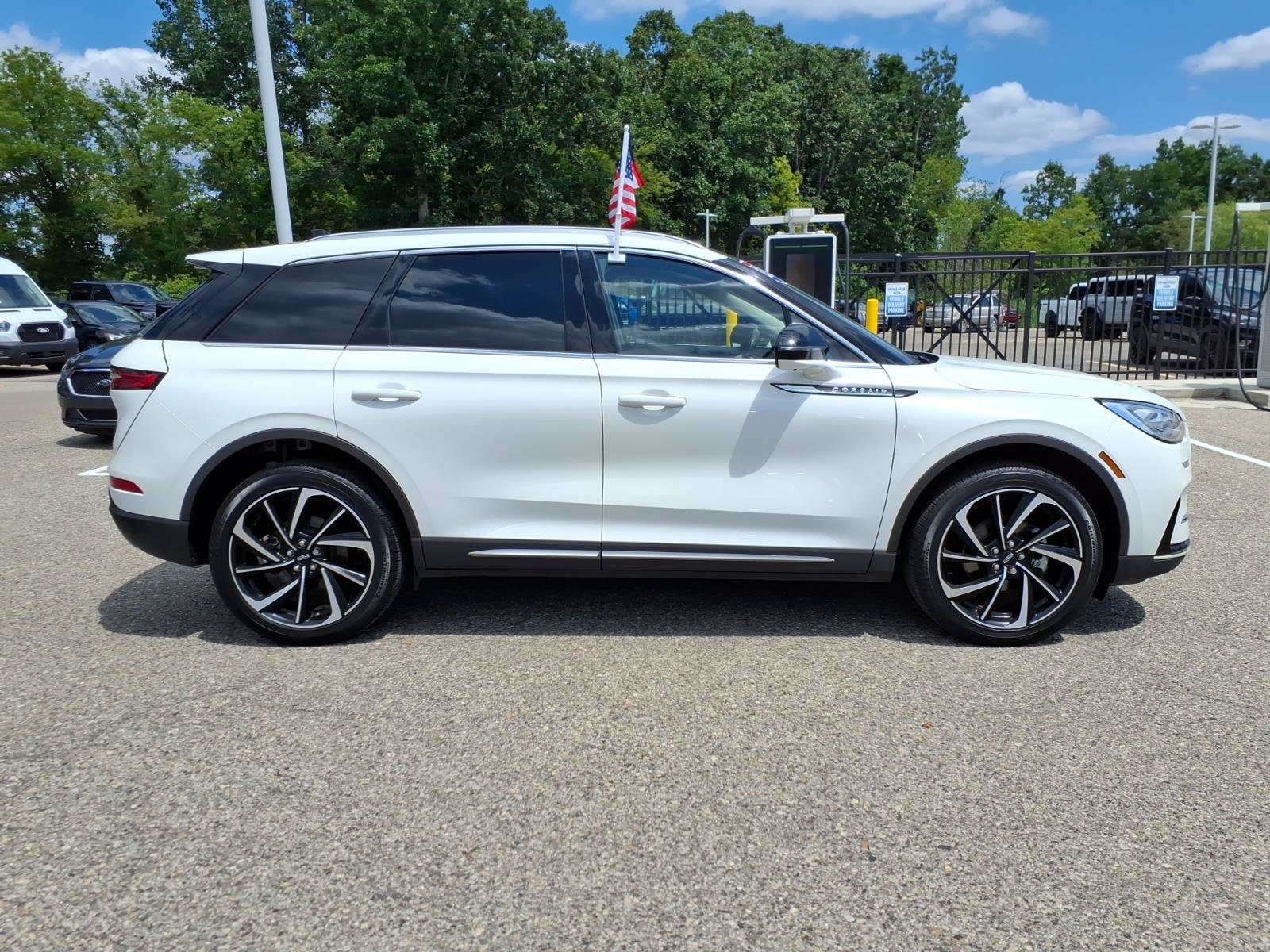Used 2023 Lincoln Corsair Reserve w/ Equipment Group 201A AWD/4WD image 9