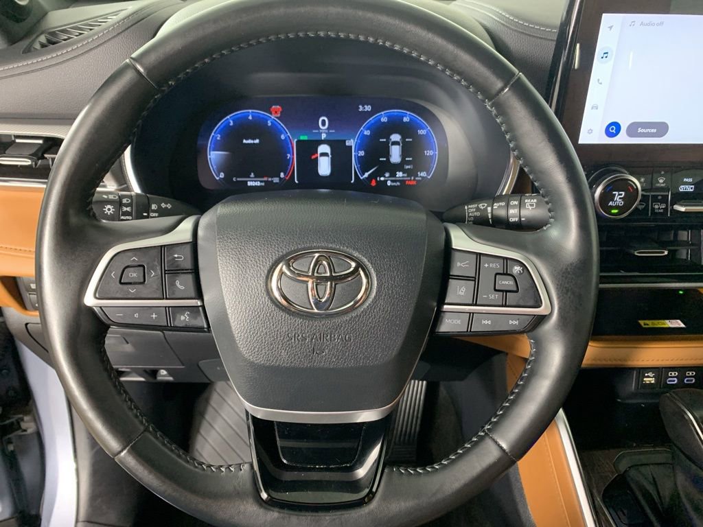 Used 2023 Toyota Highlander Platinum image 25