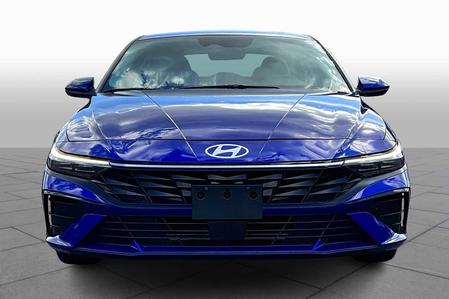 Used 2024 Hyundai Elantra SEL w/ Convenience Package image 3