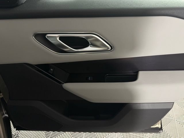 Certified 2026 Land Rover Range Rover Velar Dynamic SE AWD/4WD image 35