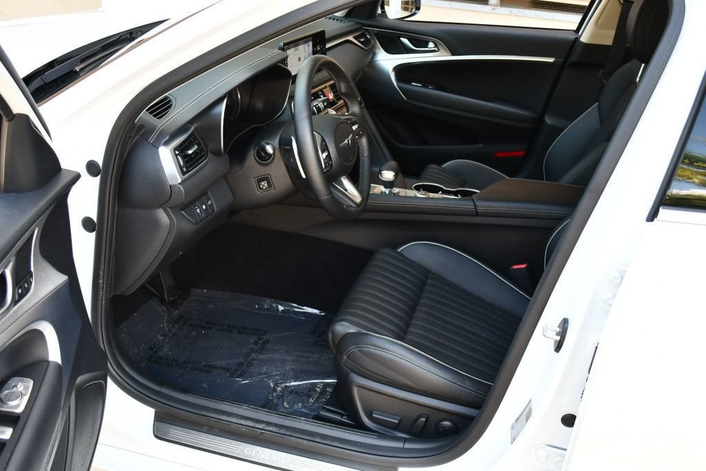 Used 2023 Genesis G70 3.3T RWD image 34