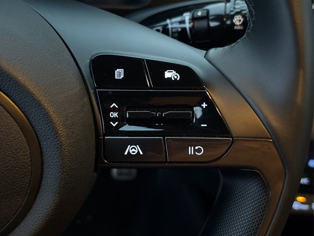 Used 2025 Hyundai Elantra Sport image 28