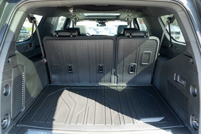 New 2026 Chevrolet Suburban Premier AWD/4WD image 8