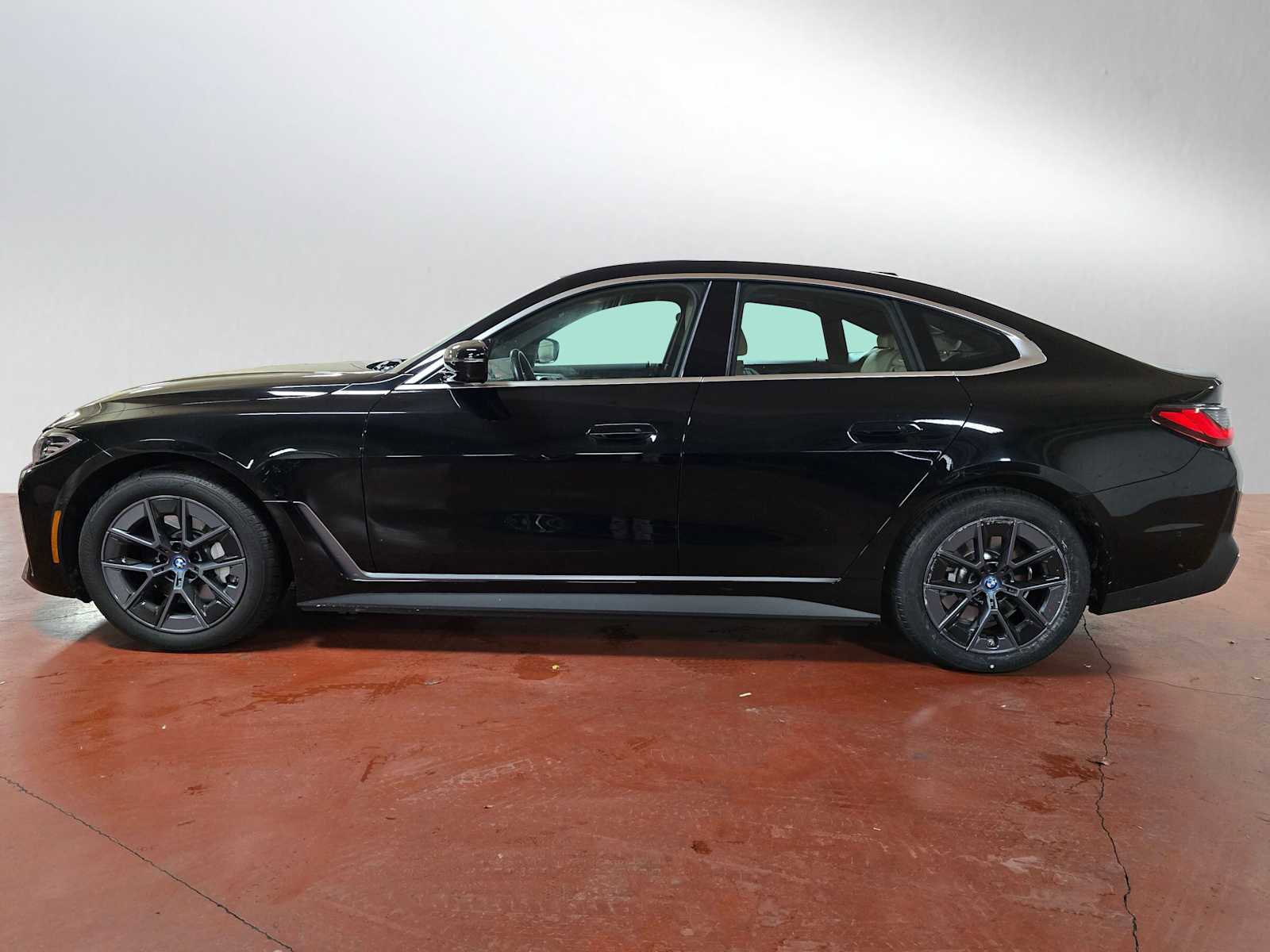 Used 2024 BMW i4 eDrive35 w/ Premium Package image 4