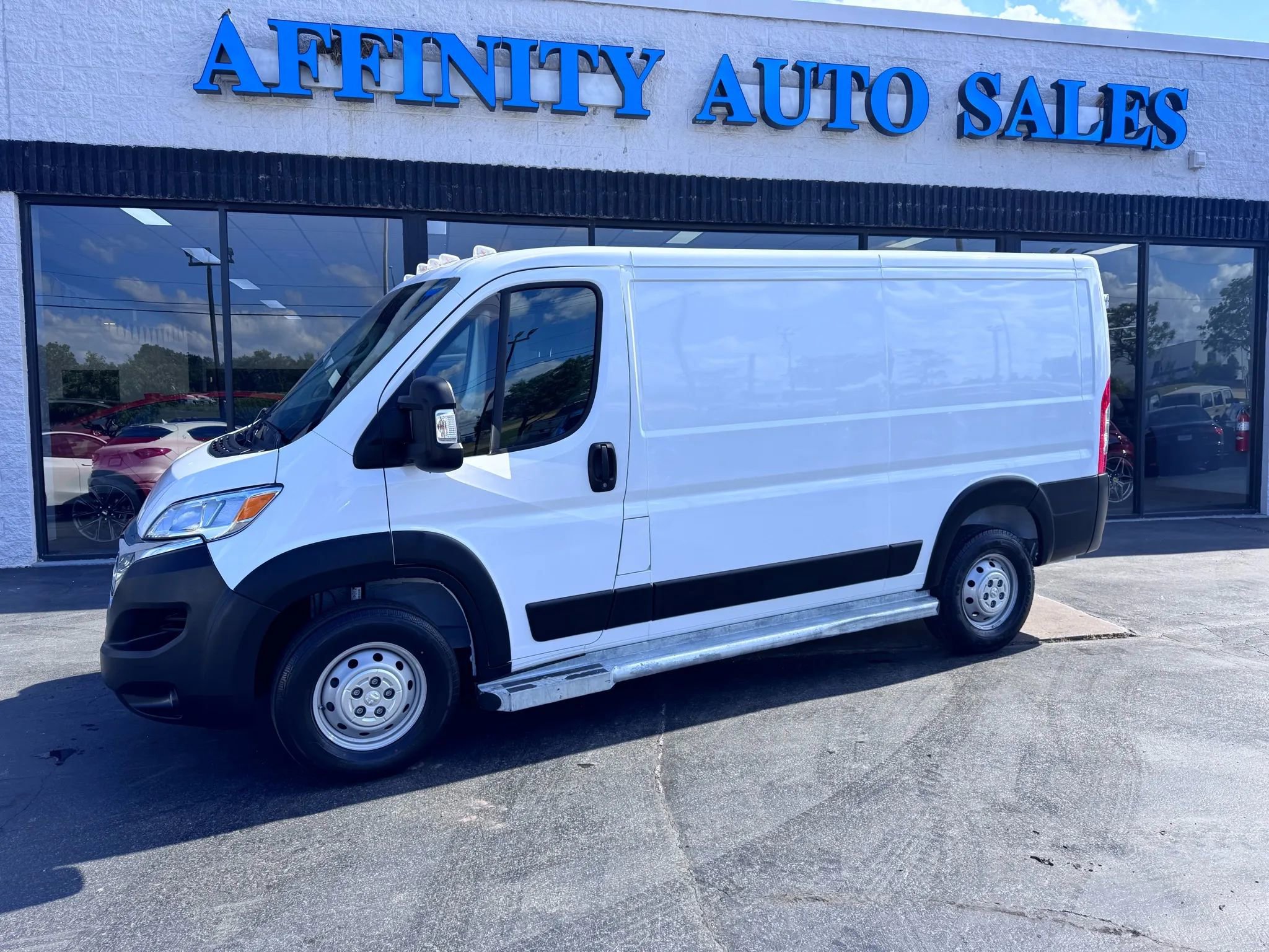 Used 2023 RAM ProMaster 2500 image 2