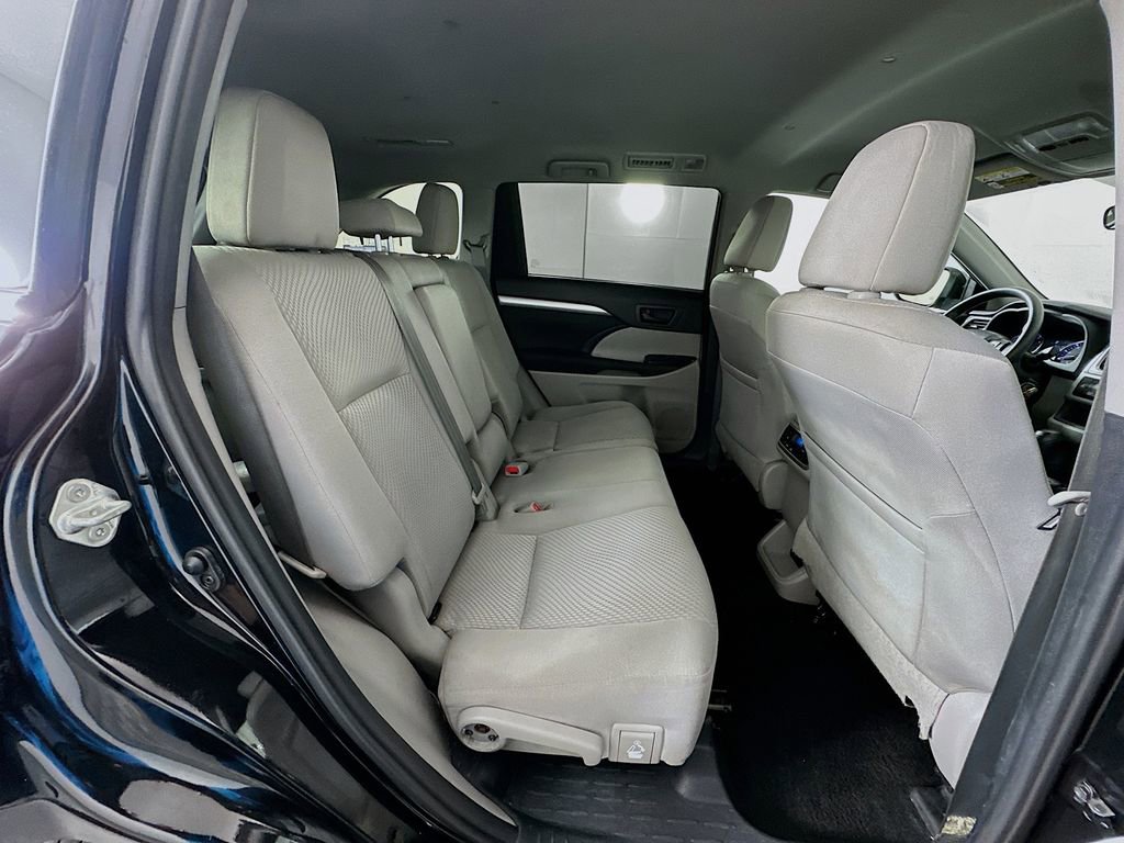 Used 2019 Toyota Highlander LE image 25