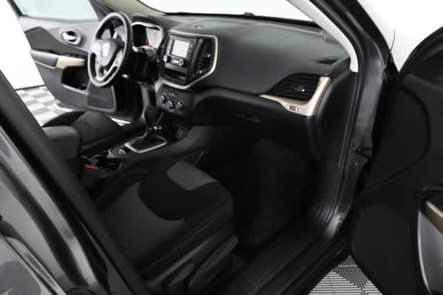 Used 2017 Jeep Cherokee Sport AWD/4WD image 9