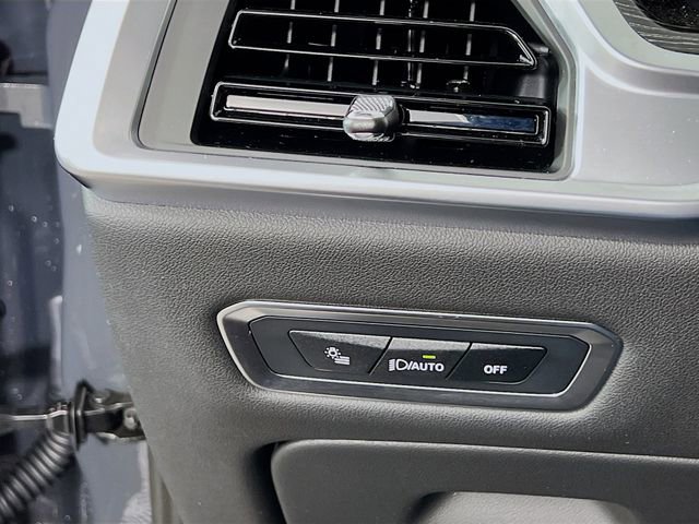 Used 2025 BMW X7 M60i image 10