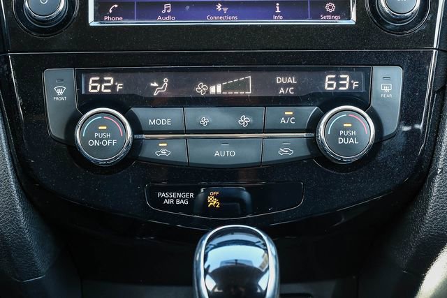 Used 2018 Nissan Rogue SV image 14