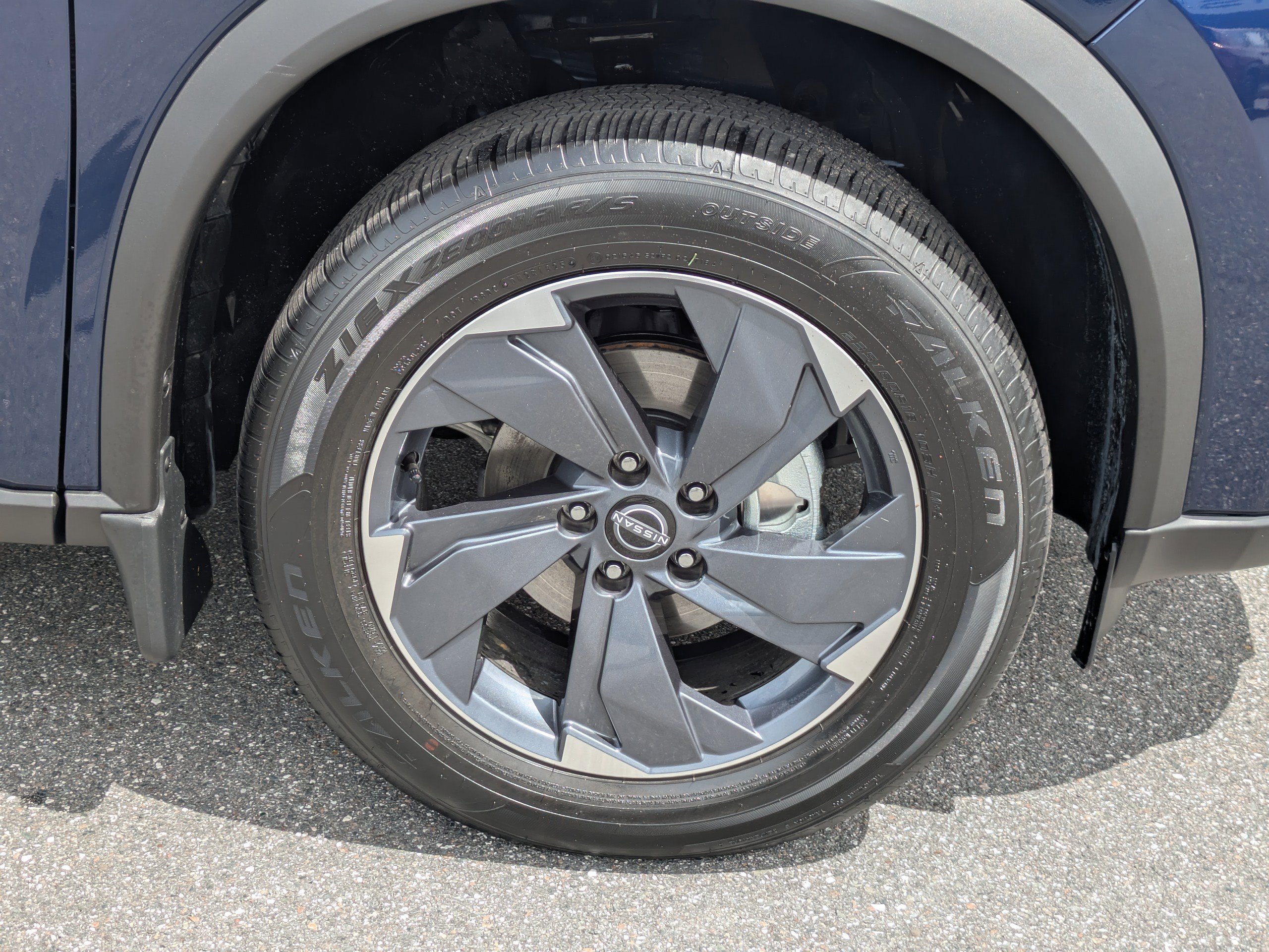 Certified 2026 Nissan Rogue SV w/ SV Premium Package FWD image 11