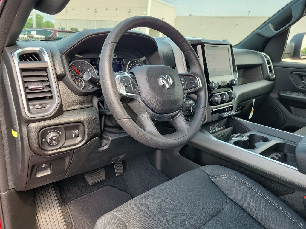 New 2026 RAM 1500 Express AWD/4WD image 12