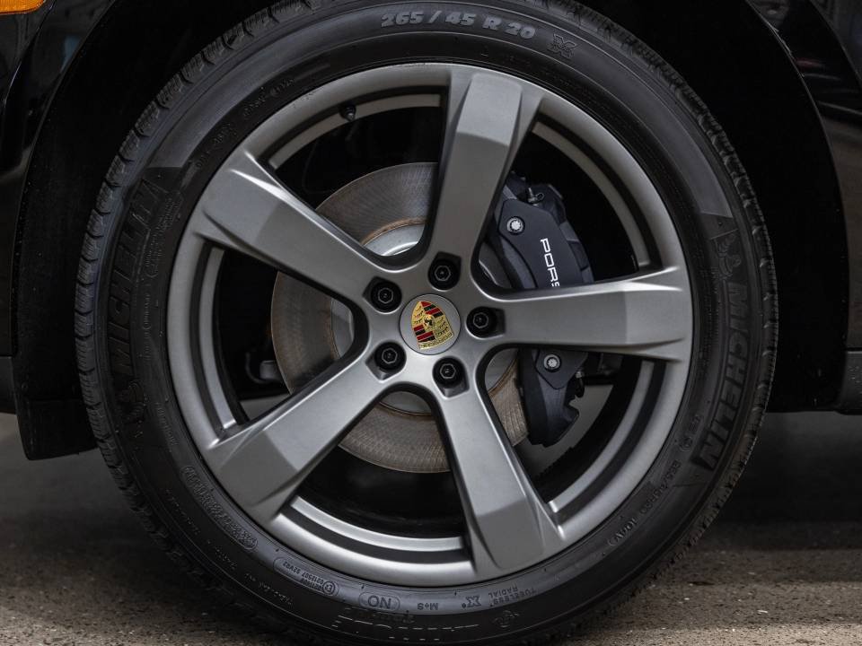 Certified 2026 Porsche Macan AWD/4WD image 14