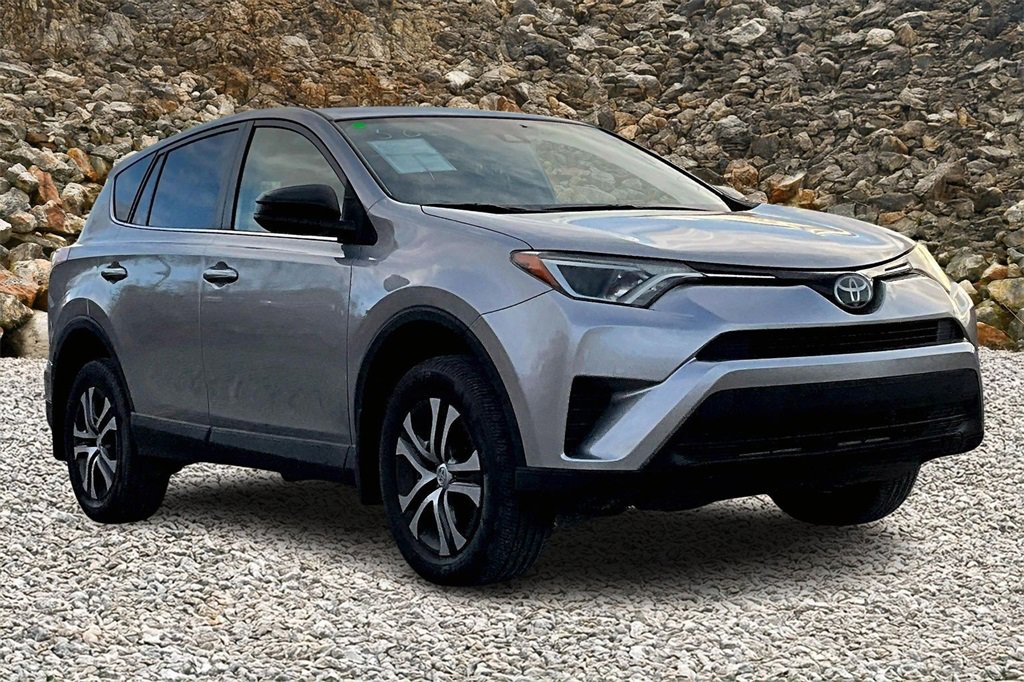 Used 2018 Toyota RAV4 LE w/ Carpet Mat Package image 9
