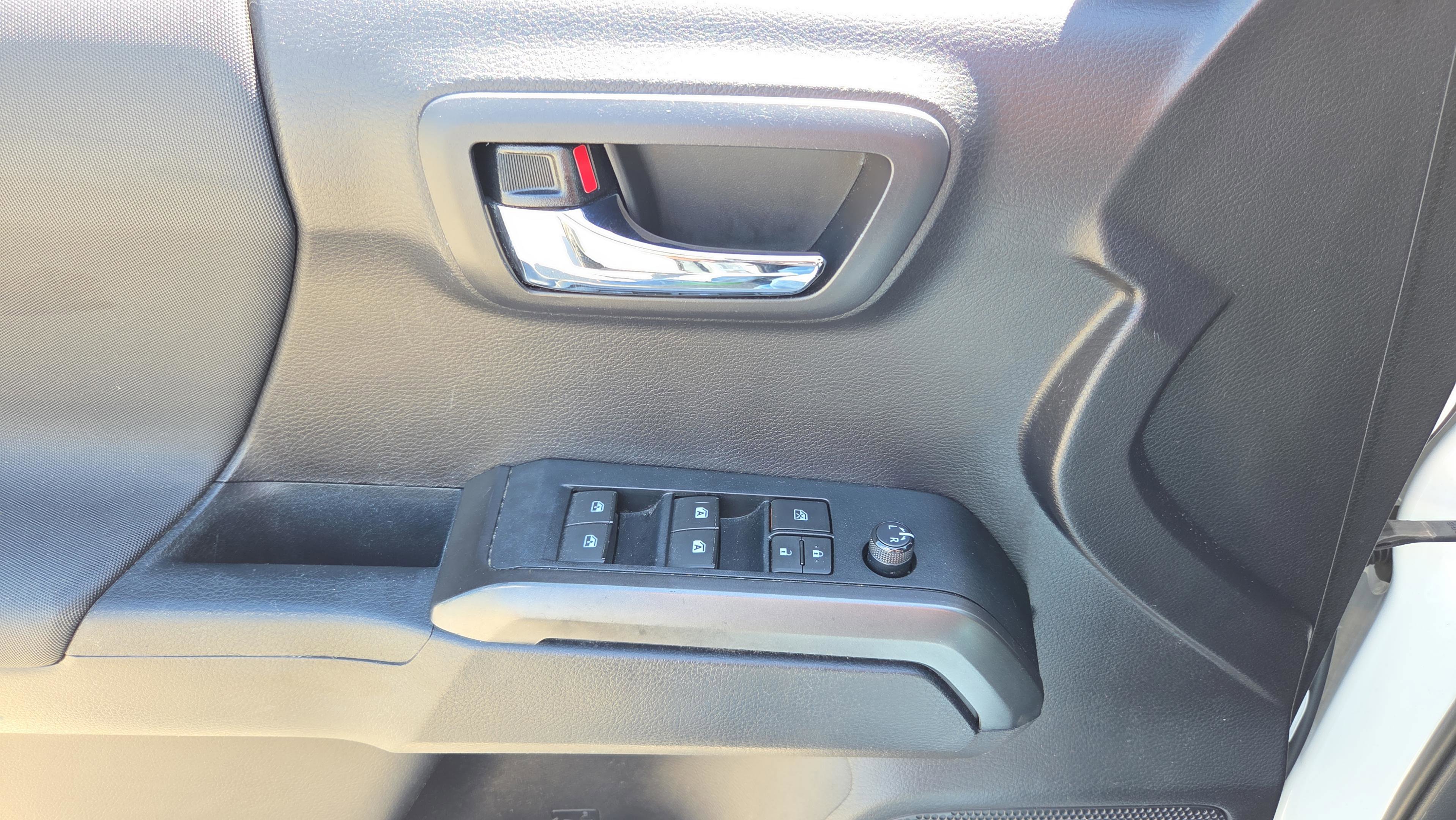 Used 2020 Toyota Tacoma TRD Off-Road image 33