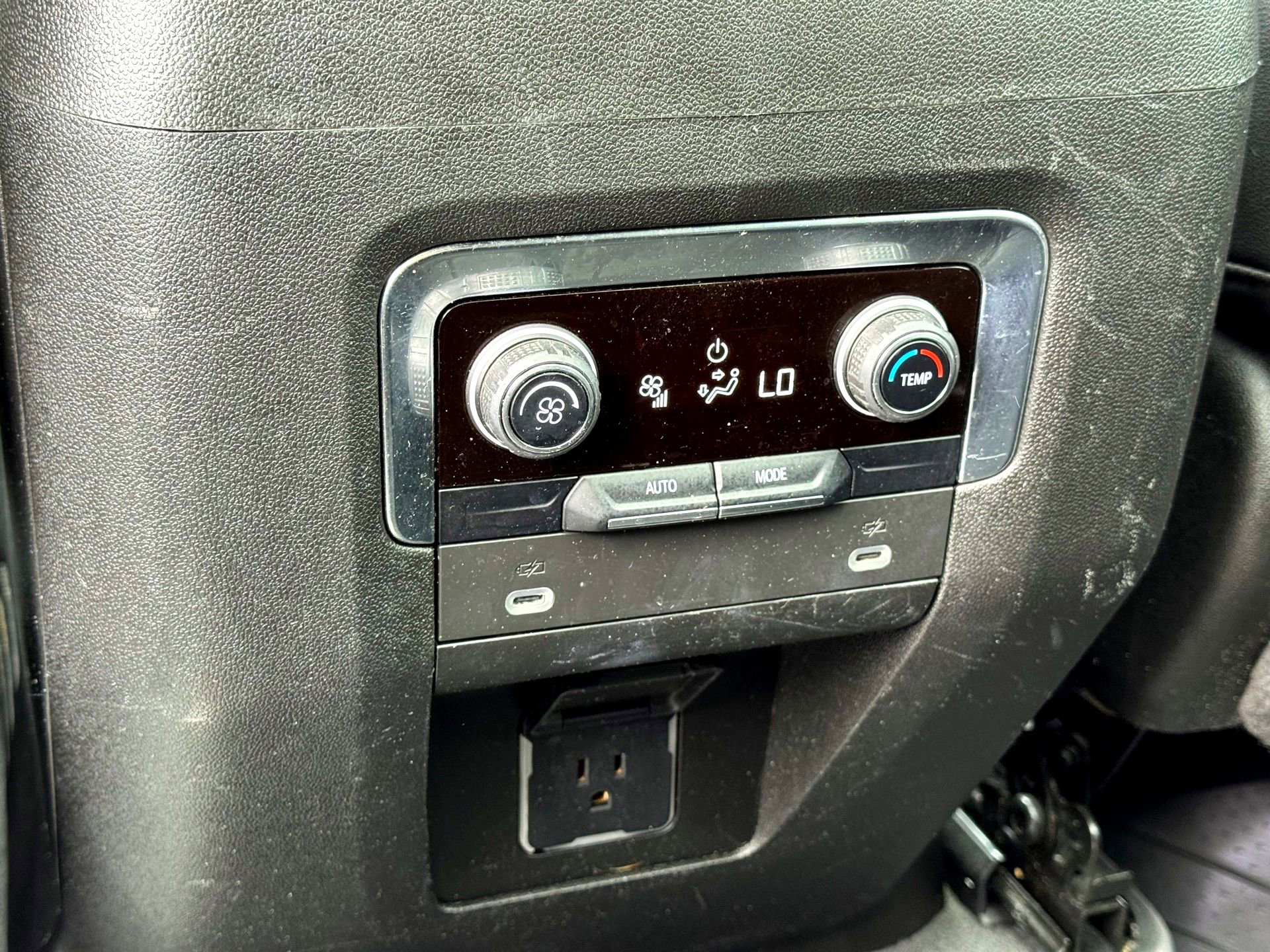 Used 2023 Chevrolet Suburban Z71 AWD/4WD image 22
