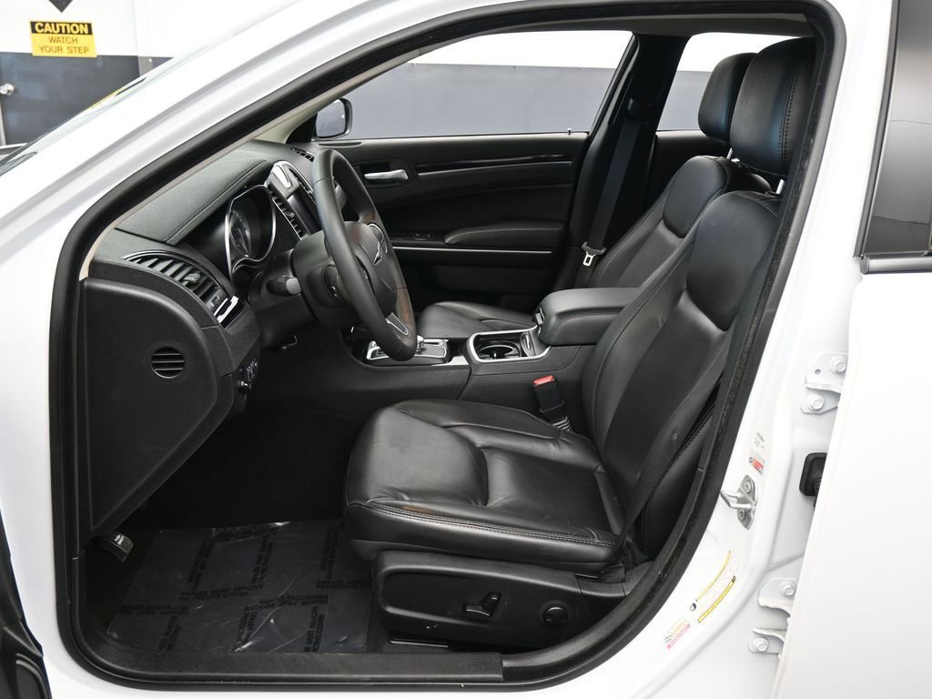 Used 2023 Chrysler 300 Touring L image 11