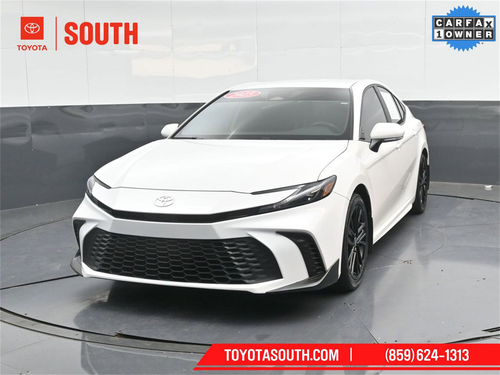 Used 2025 Toyota Camry SE w/ Convenience Package image 6