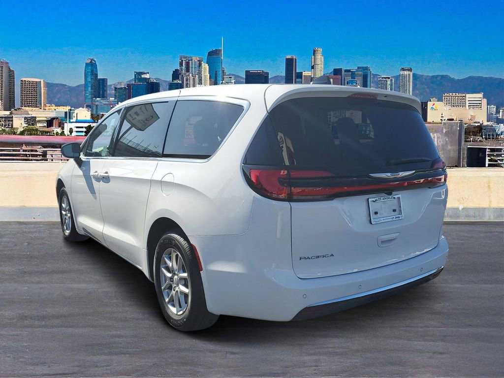 New 2026 Chrysler Pacifica Select image 5