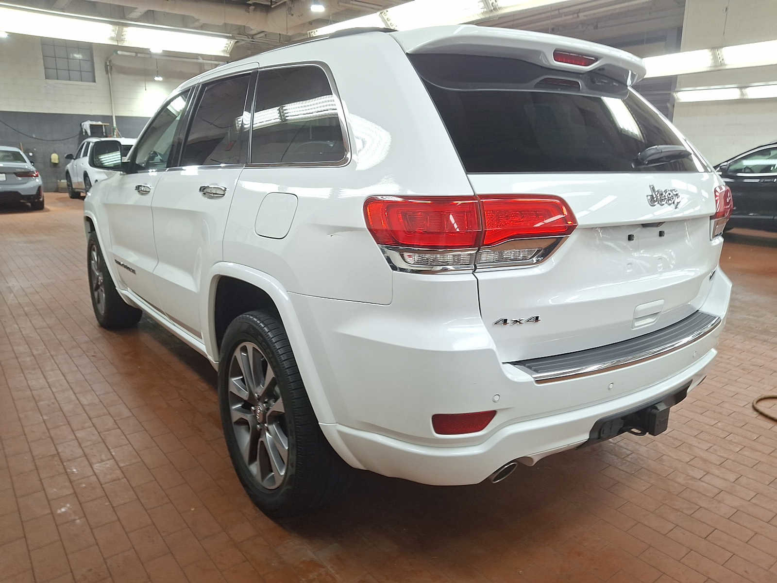 Used 2017 Jeep Grand Cherokee Overland image 7