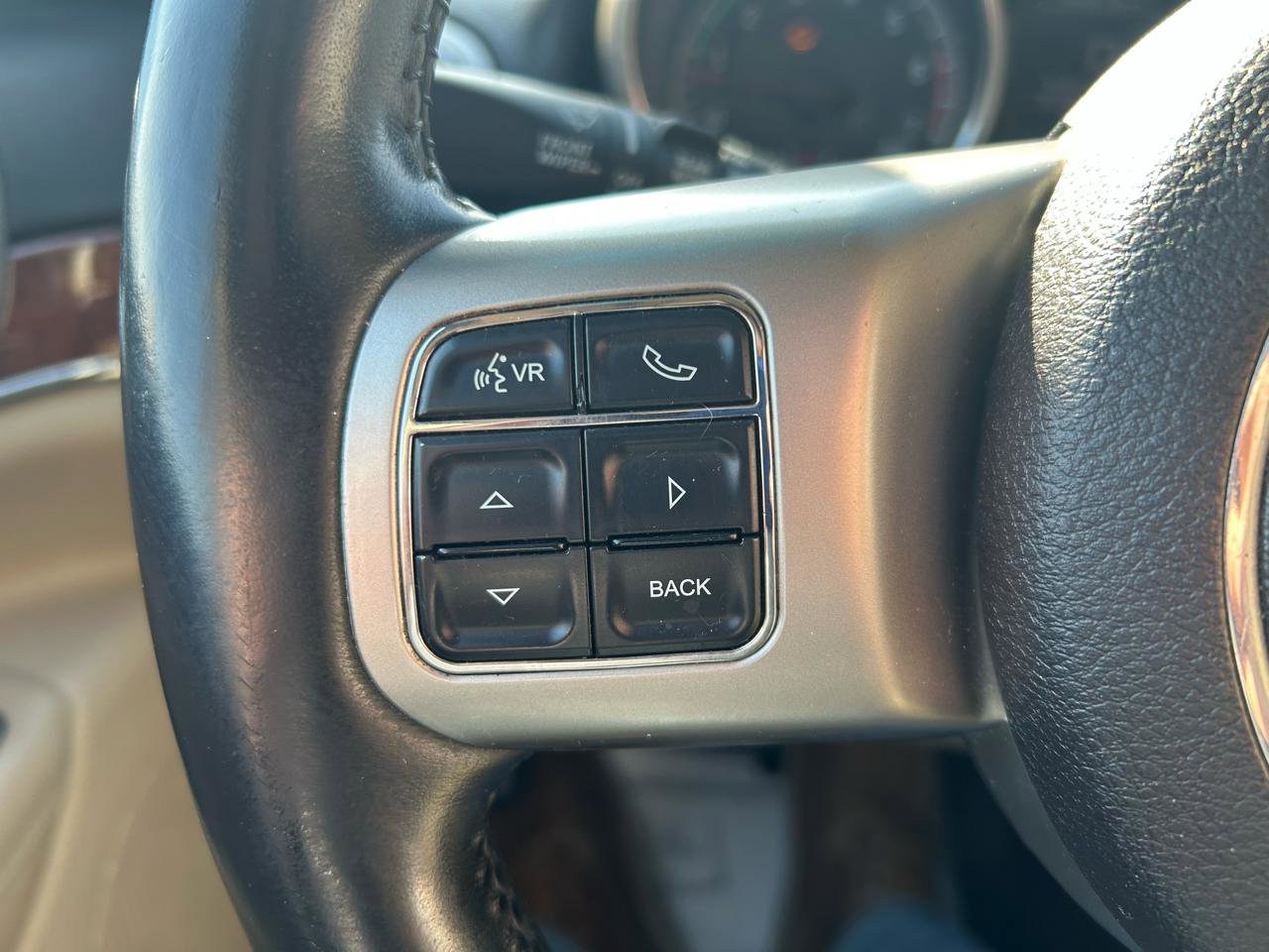 Used 2011 Jeep Grand Cherokee Limited w/ Trailer Tow Group IV image 19