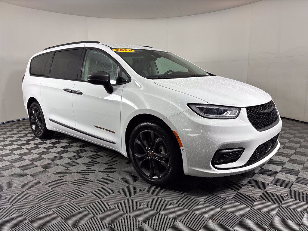 Used 2024 Chrysler Pacifica Touring-L w/ Road Tripper Package AWD/4WD image 19