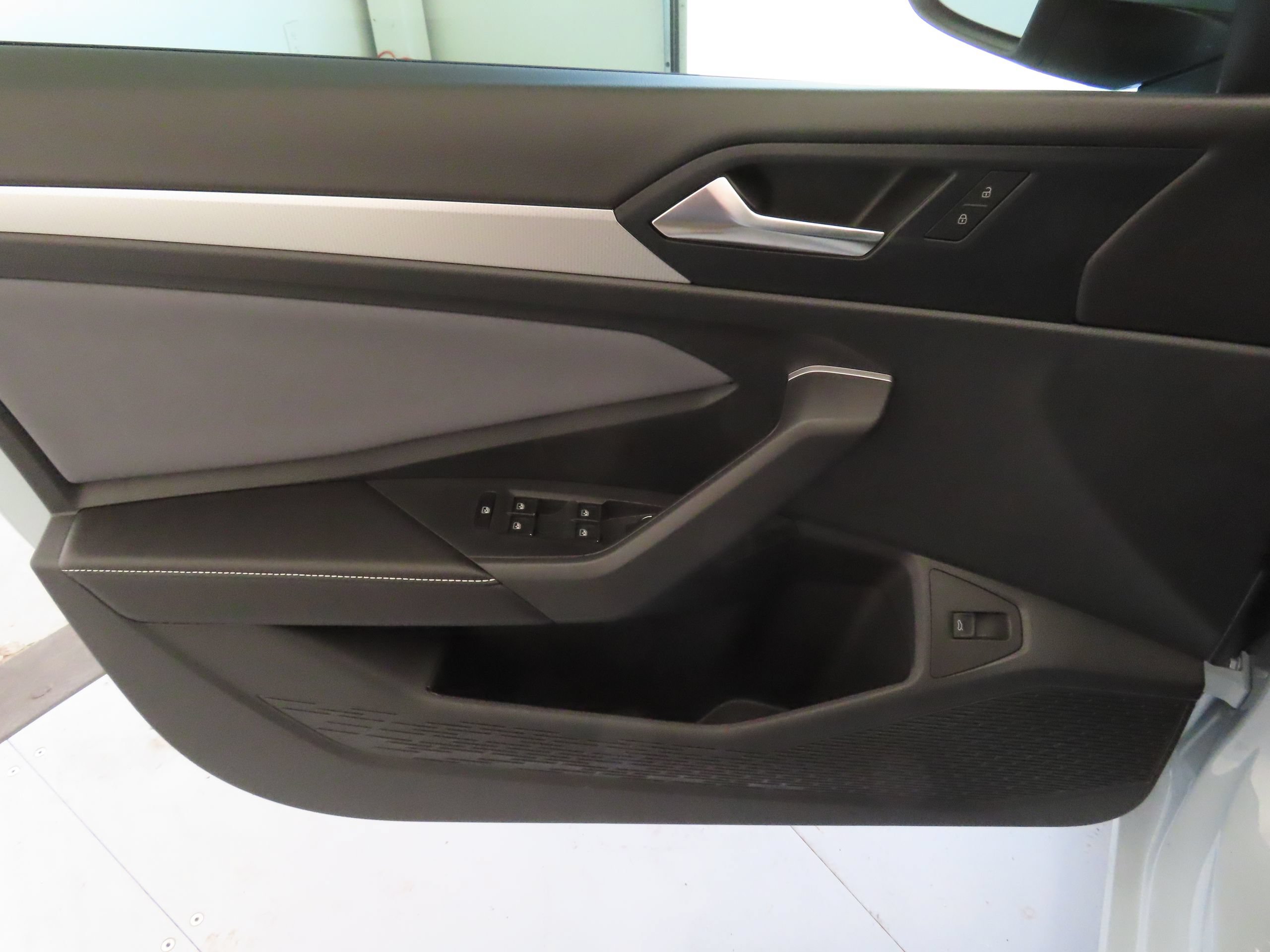 New 2026 Volkswagen Jetta SE FWD image 10