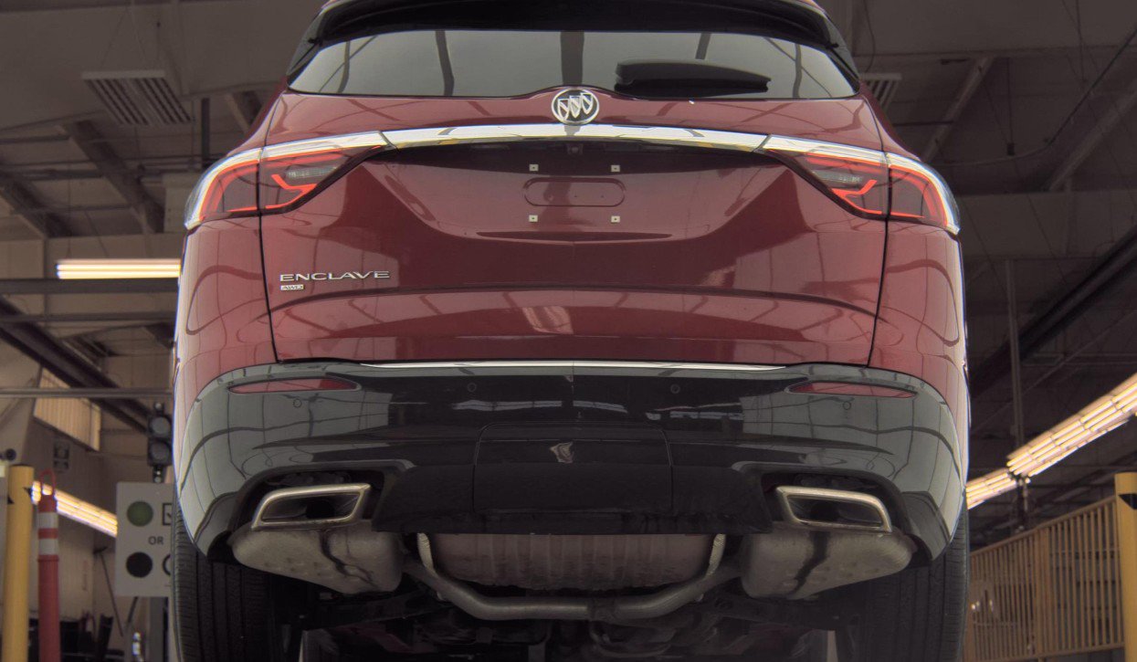 Used 2024 Buick Enclave Essence w/ Trailering Package, 5000 lbs. AWD/4WD image 10