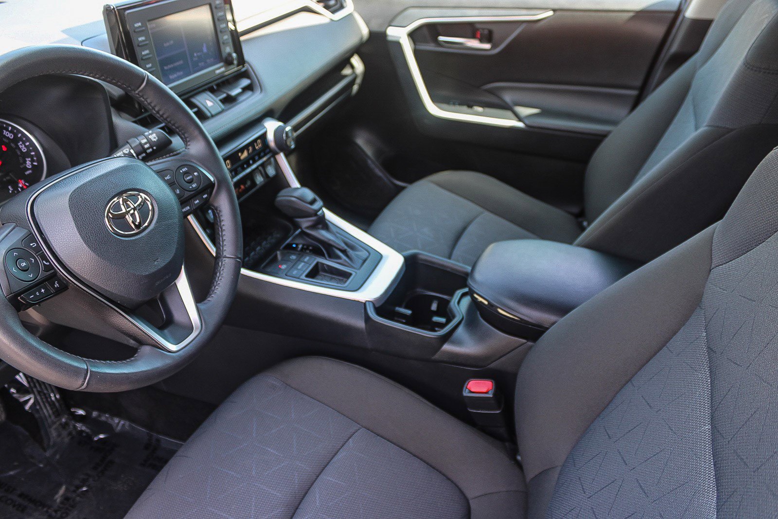 Used 2022 Toyota RAV4 XLE w/ Convenience Package image 18