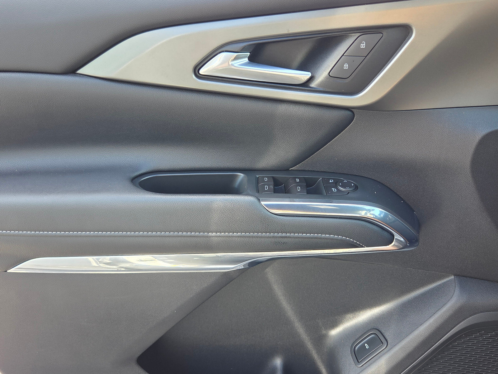 Certified 2025 Chevrolet Traverse LT w/ Midnight/Sport Edition FWD image 30