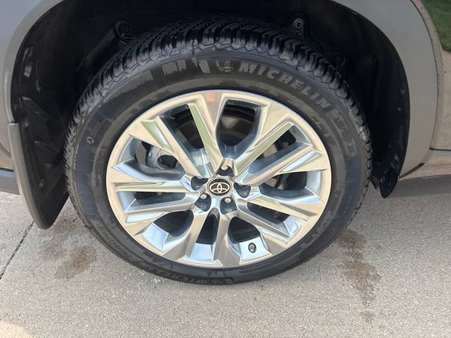 Used 2022 Toyota Highlander Limited AWD/4WD image 16