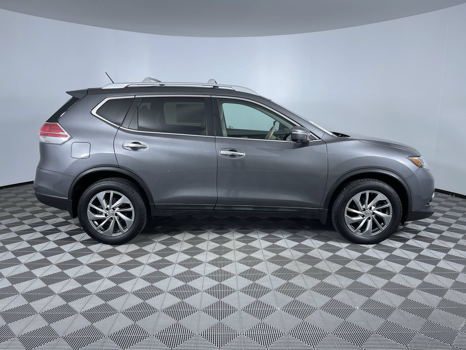 Used 2015 Nissan Rogue SL w/ SL Premium Package AWD/4WD image 10