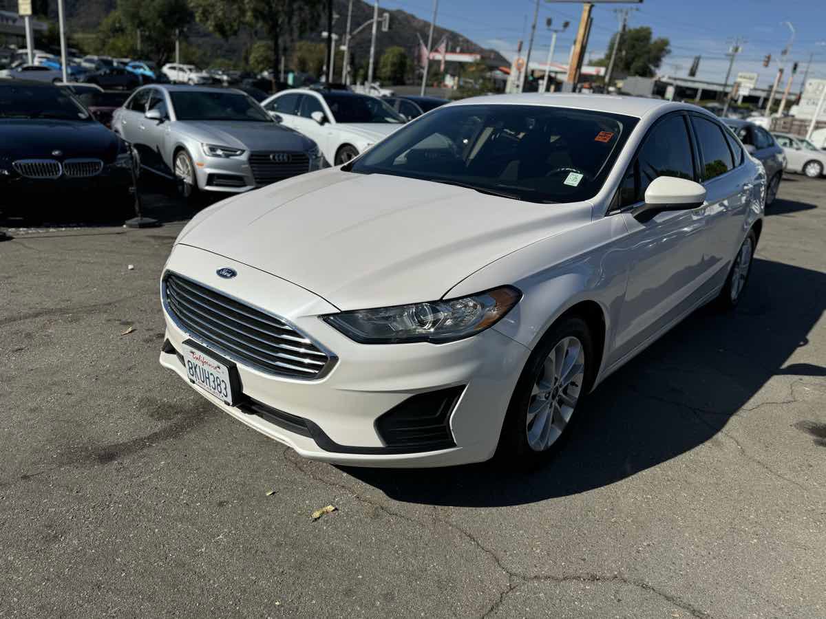 Used 2019 Ford Fusion SE image 3