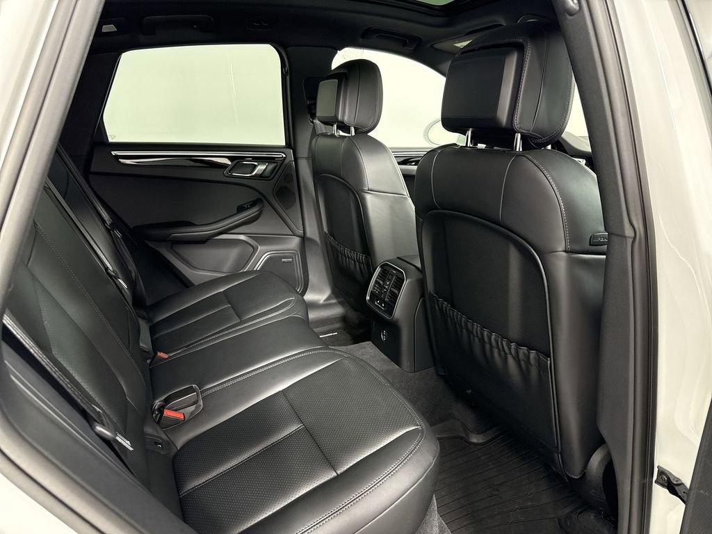 Certified 2025 Porsche Macan image 25