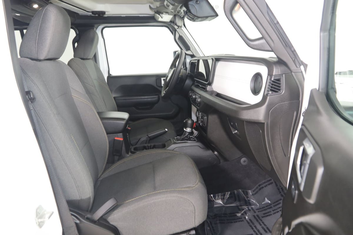 Used 2024 Jeep Wrangler Unlimited w/ Convenience Group AWD/4WD image 13