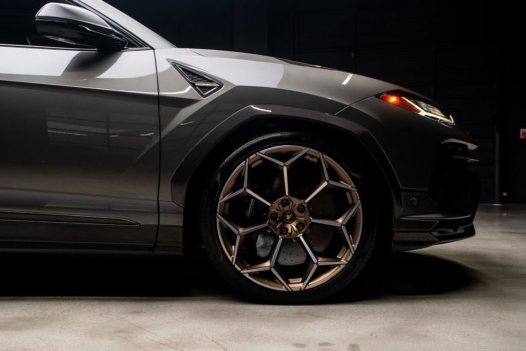 Used 2023 Lamborghini Urus Performante AWD/4WD image 13