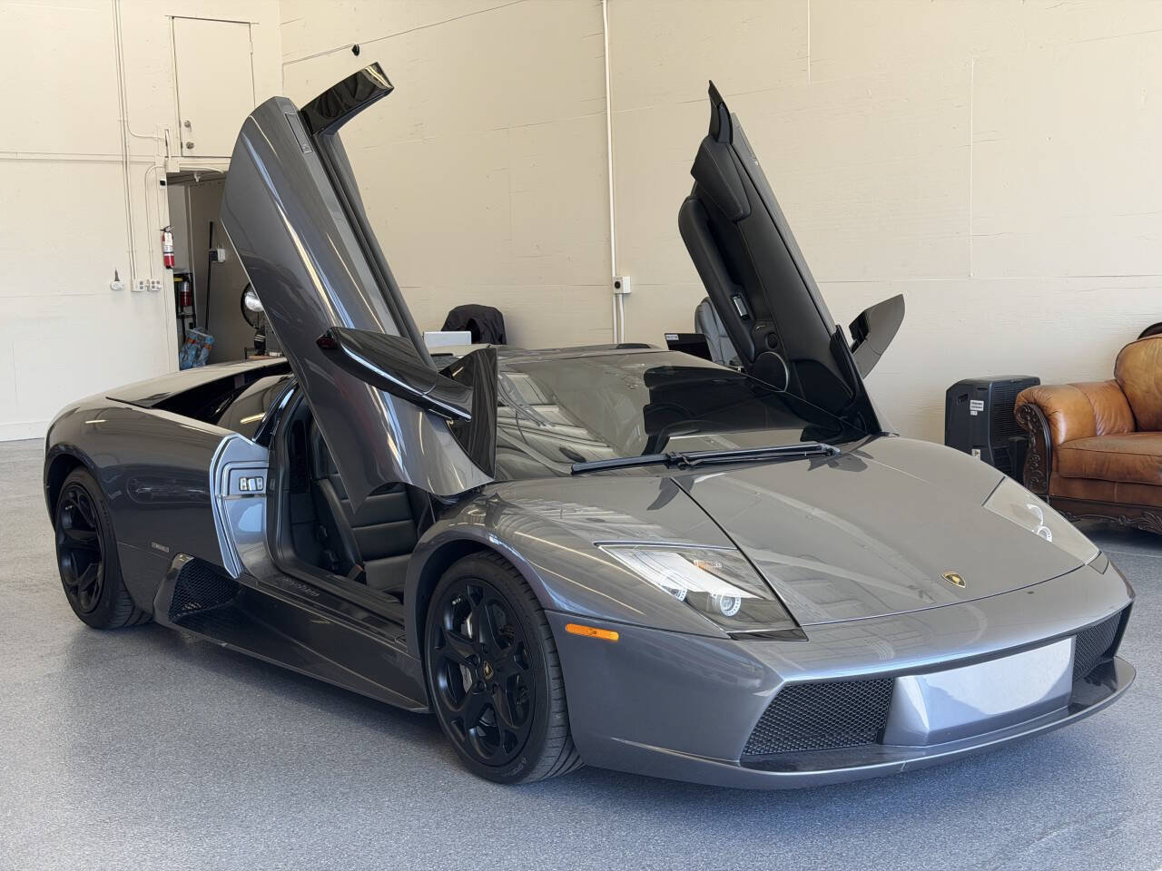 Used 2006 Lamborghini Murcielago Roadster AWD/4WD image 7