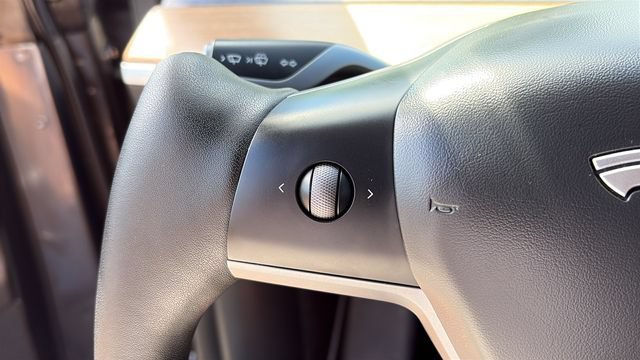 Used 2023 Tesla Model Y Performance AWD/4WD image 13