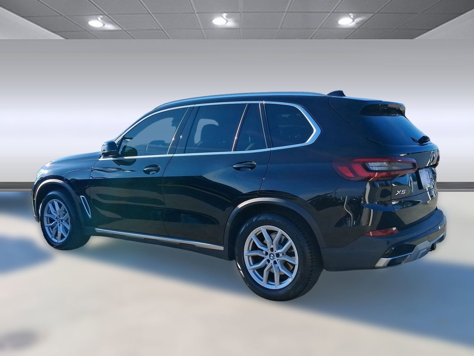 Used 2021 BMW X5 xDrive40i w/ Parking Assistance Package image 3