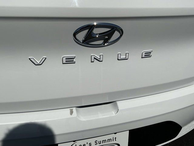 Used 2025 Hyundai Venue Limited FWD image 5
