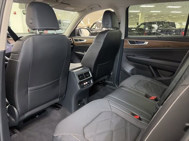 Used 2024 Volkswagen Atlas SE w/ Black Wheel Package AWD/4WD image 13