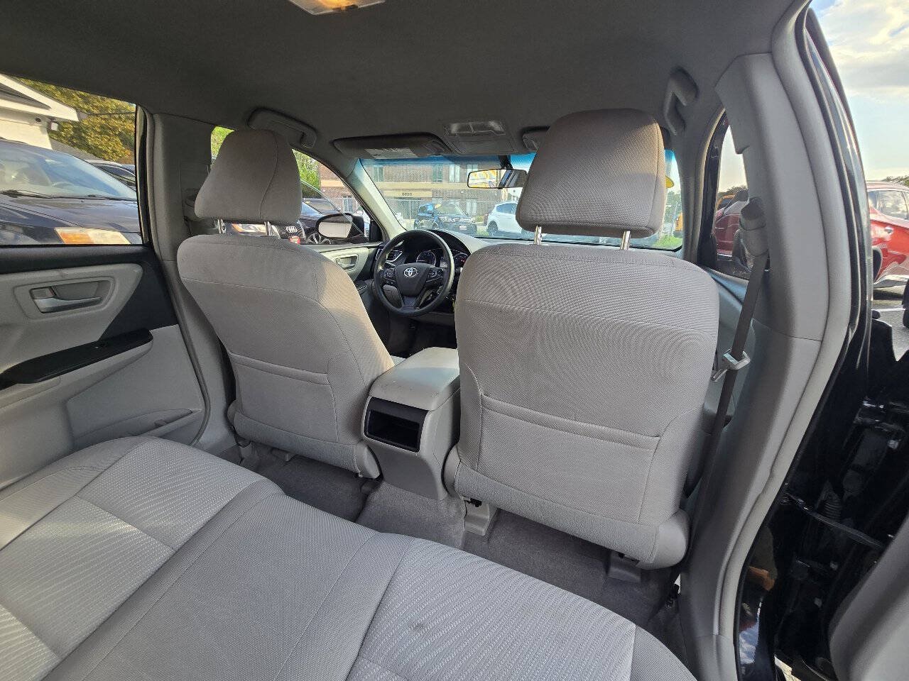 Used 2017 Toyota Camry LE FWD image 37