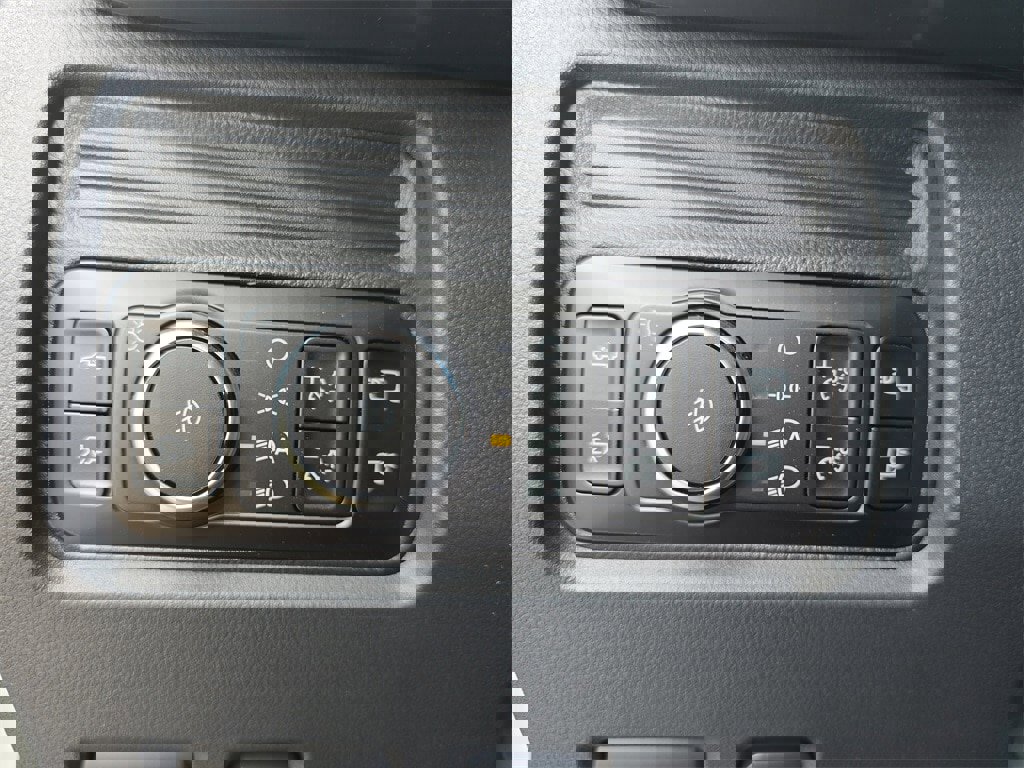 New 2026 Ford F250 Lariat image 25