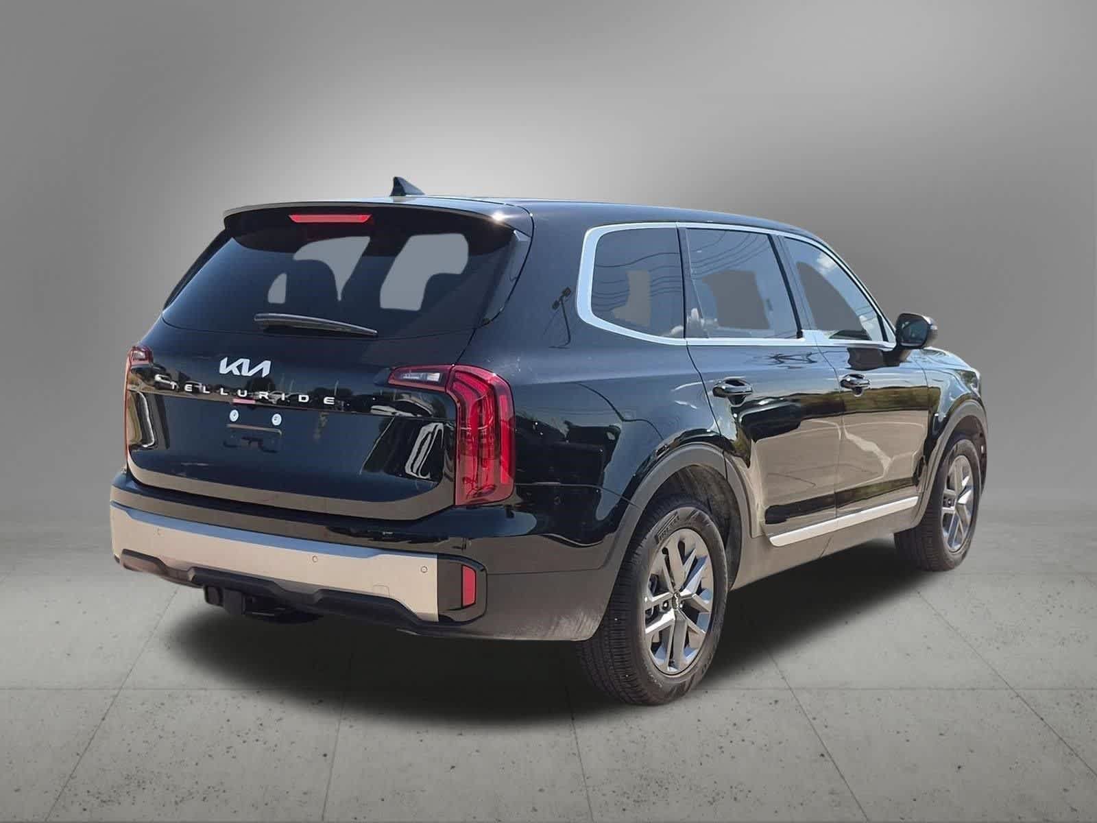 Used 2025 Kia Telluride LX FWD image 6