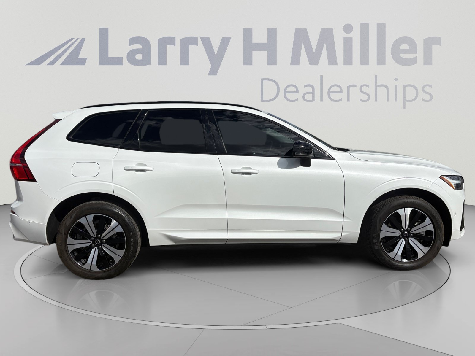 Used 2024 Volvo XC60 T8 Plus AWD/4WD image 6
