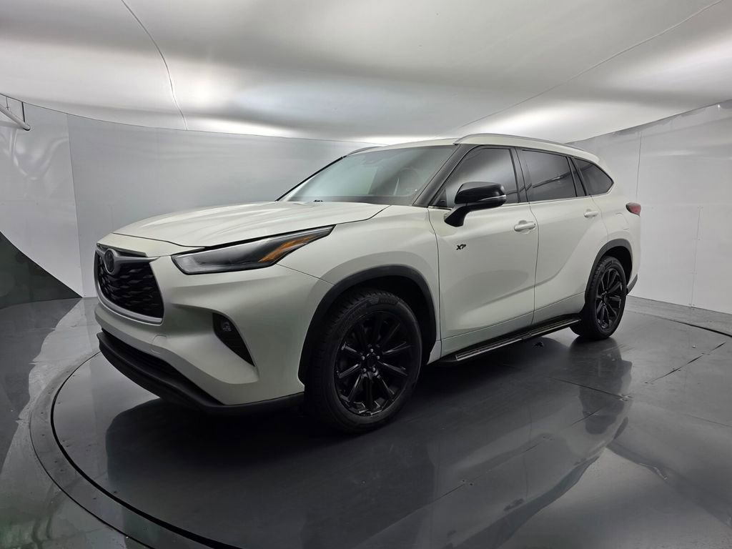 Used 2021 Toyota Highlander XLE FWD image 8