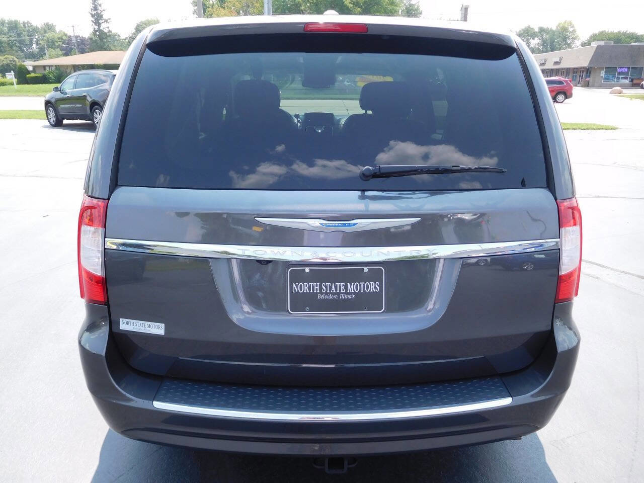 Used 2016 Chrysler Town & Country Touring image 14